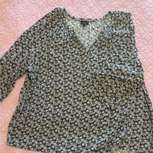 Jones New York Black and White Floral Blouse